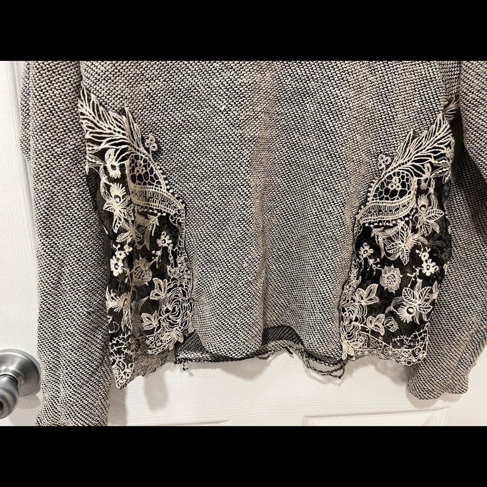 Embroidered Sweater✨ - Picture 3 of 10